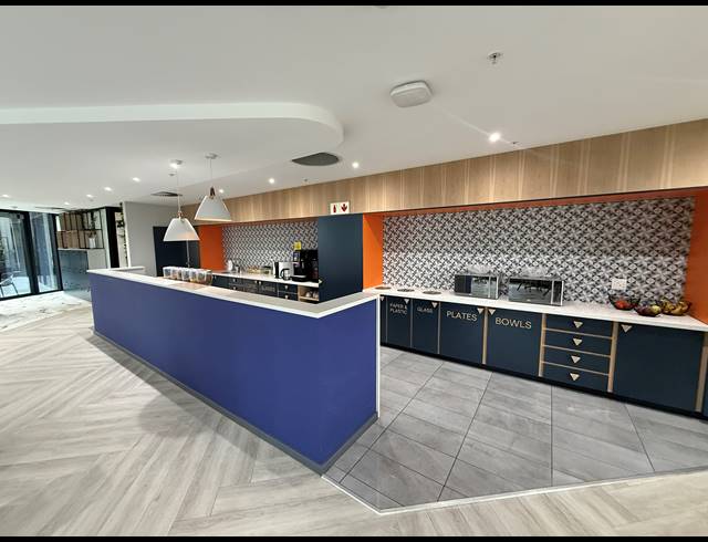 1,770M² OFFICE TO LET IN SANDOWN